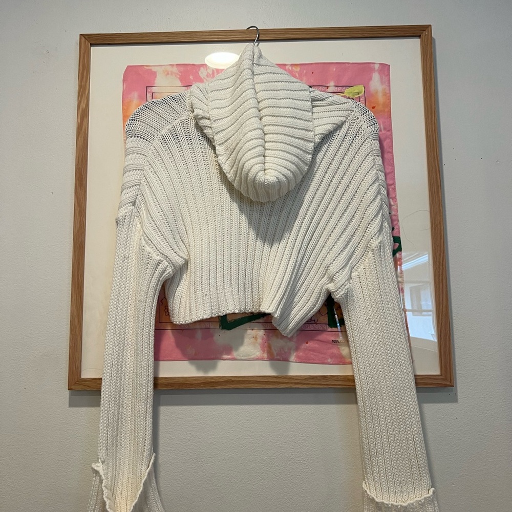 CROPPED WHITE SWEATER